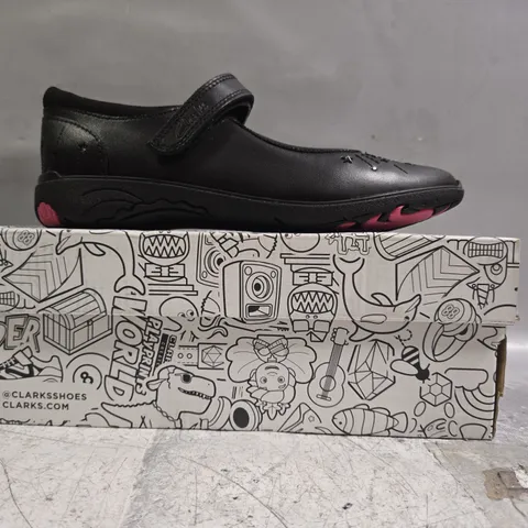 BOXED PAIR OF CLARKS RELDA WISH SHOES IN BLACK SIZE UK 2