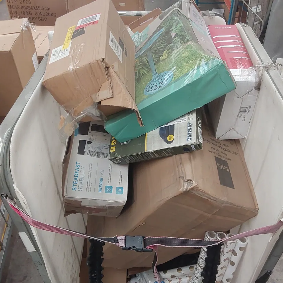 CAGE CONTAINING ASSORTED HOMEWARE ITEMS/CONSUMER PRODUCT PARTS ECT // CAGE NOT INCLUDED 