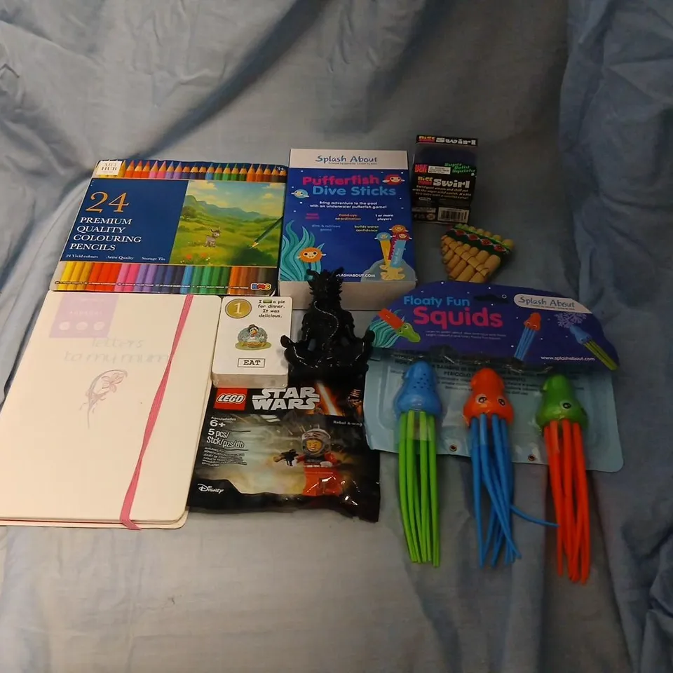 LARGE QUANTITY OF ASSORTED TOYS AND ACCESSORIES TO INCLUDE; 24 PREMIUM QUALITY COLOURING PENCILS, PUFFERFISH DIVE STICKS, NEE DOH SUPER SOLID SQUISH AND LEGO STAR WARS REBEL A WING PILOT