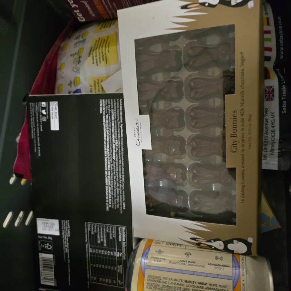 APPROXIMATELY 10 ASSORTED FOOD & DRINK ITEMS TO INCLUDE - SEBAGARDEN ALMOND FLOUR , HUEL , SUNFLOWER OIL ETC