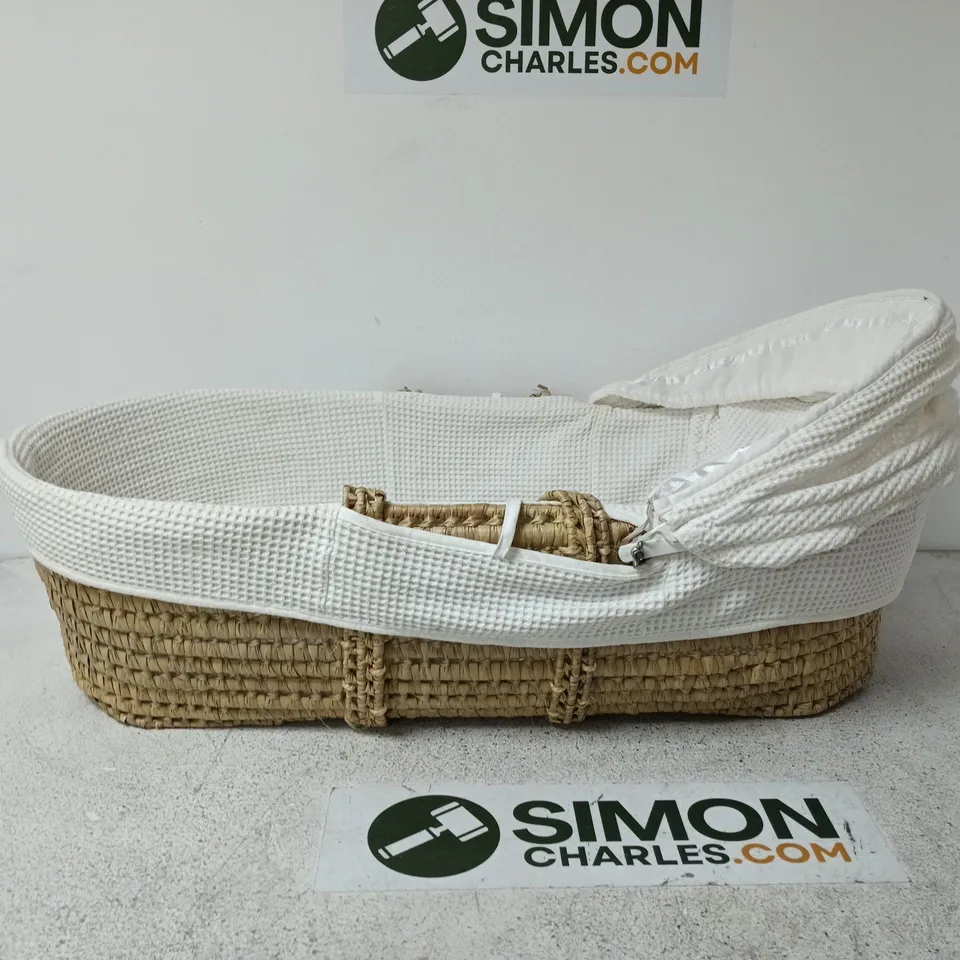 WHITE MOSES BASKET FOR BABY – WICKER BASE WITH FABRIC LINING
