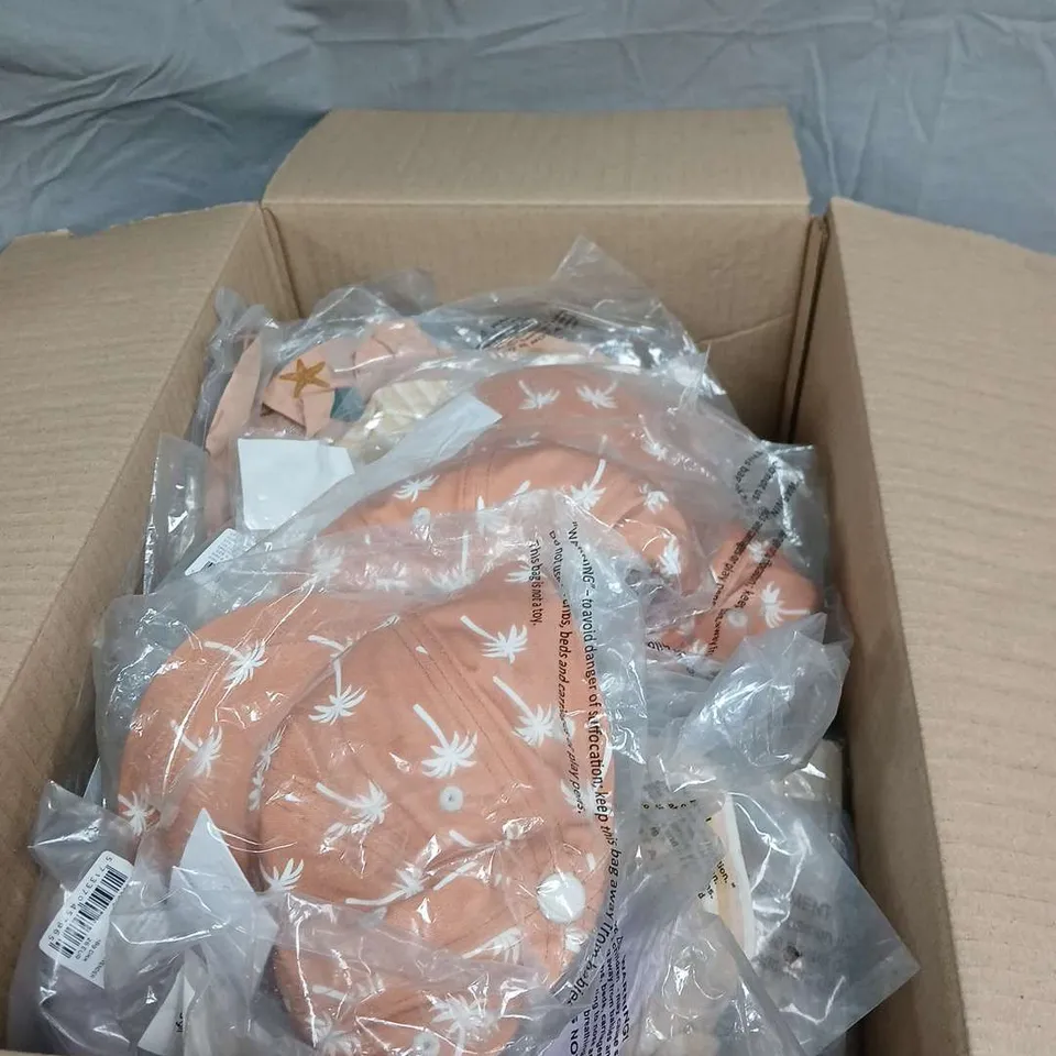 QUANTITY OF APPROXIMATELY 30 ITEMS OF LEWOOD HATS AND BABY PLUSH TOYS OF VARIOUS SIZES .