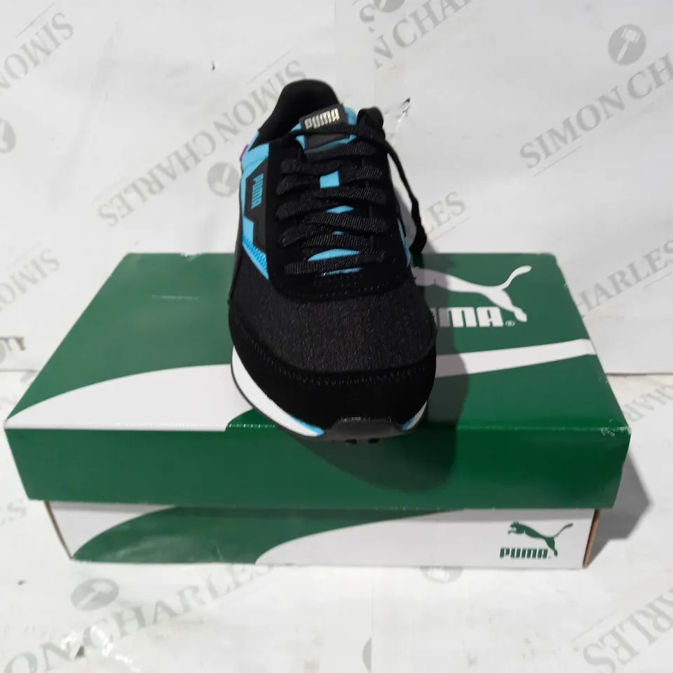 BOXED PAIR OF PUMA FUTURE RIDER SHOES IN BLACK/BLUE UK SIZE 6.5