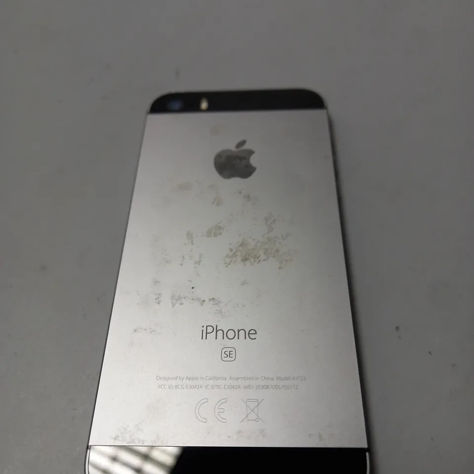 BOXED APPLE IPHONE SE SMARTPHONE 