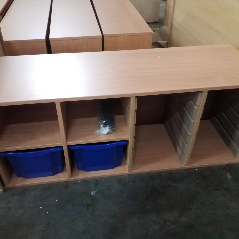 12 SINGLE & 4 TRIPLE INLAY TRAY STORAGE UNIT IN BEECH 1358×453×617CM