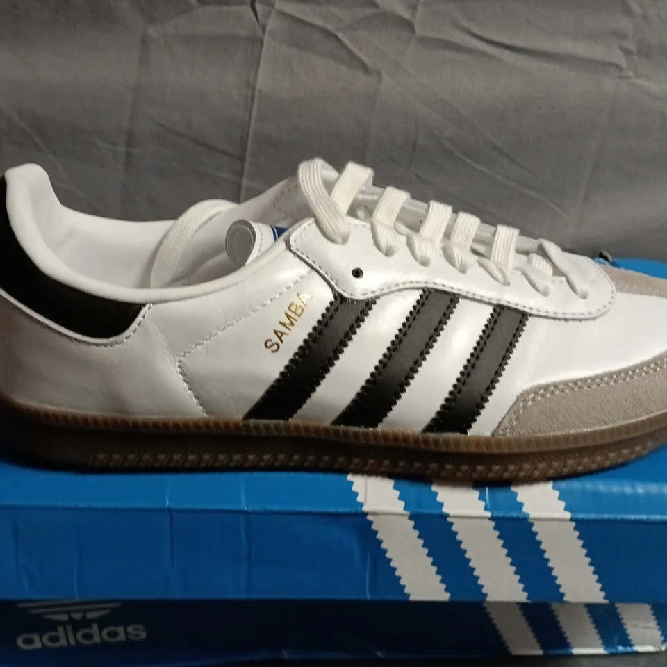 BOXED PAIR OF ADIDAS SAMBA TRAINERS – UK SIZE 9