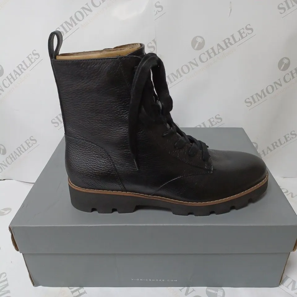 BOXED PAIR OF VIONIC LANI LACE BOOTS BLACK SIZE 5