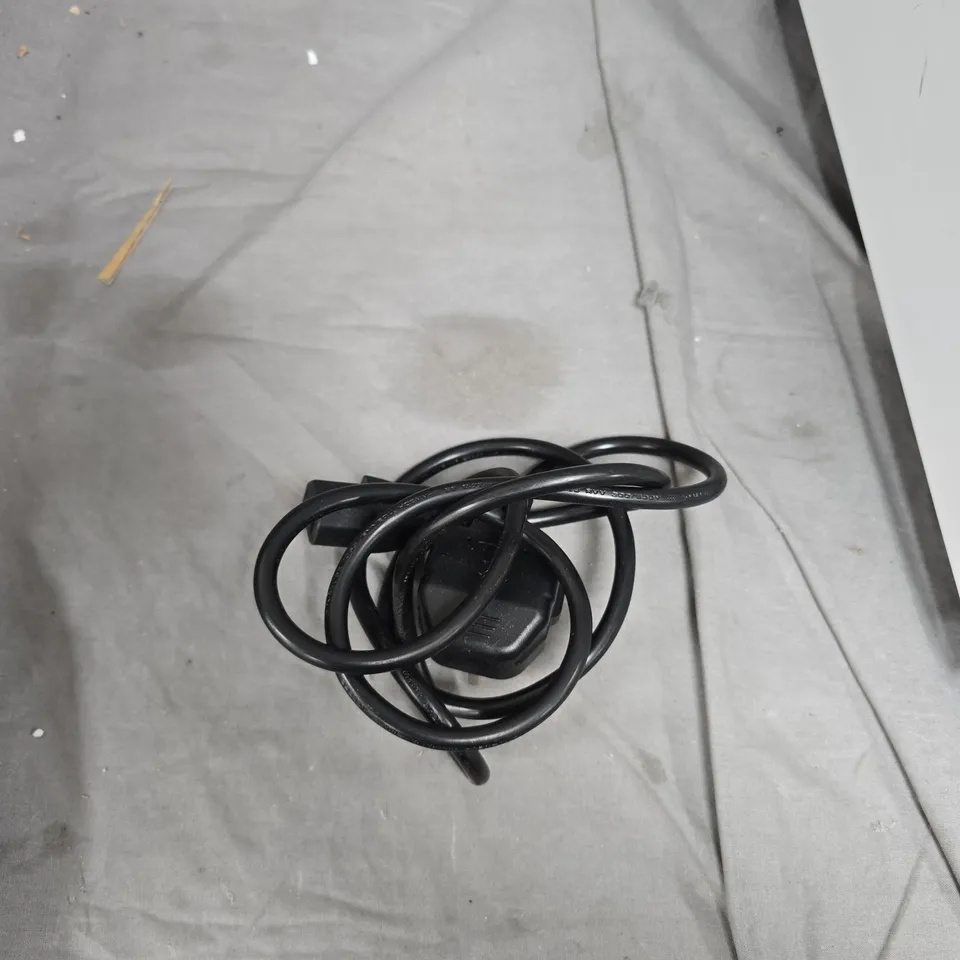 NZXT WHITE MID-TOWER PC CASE WITH GLASS SIDE PANEL