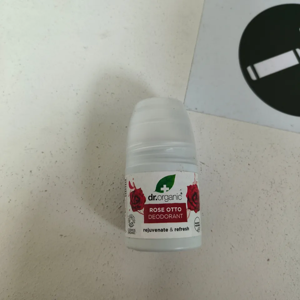 TOTE OF APPROXIMATELY 14 ASSORTED COSMETICS TO INCLUDE: DR ORGANIC ROSE OTTO DEODERANT 