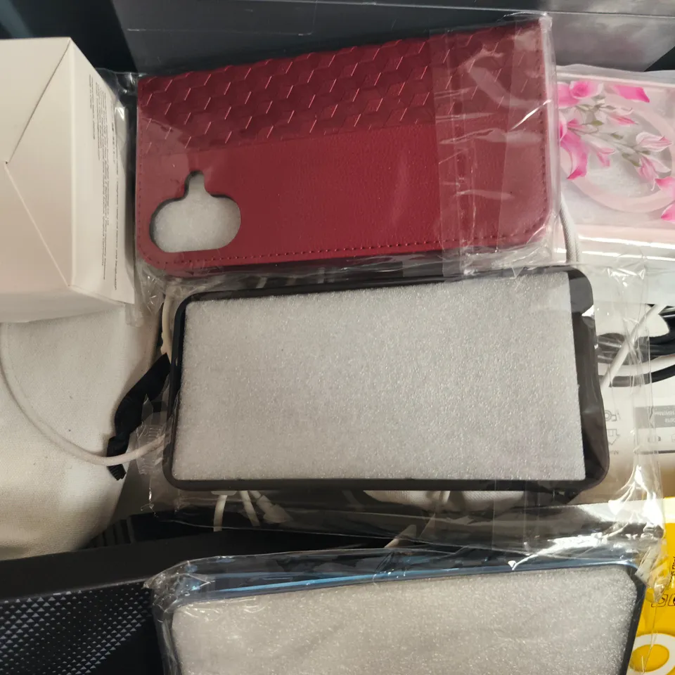 APPROXIMATELY 15 ASSORTED HOUSEHOLD ITEMS - COLLECTION ONLY
