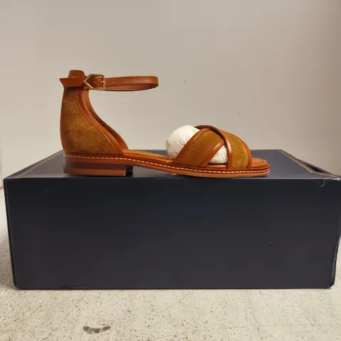 BOXED PAIR OF FAIRFAX & FAVOR WOMENS VELENCIA SANDALS IN TAN SUEDE SIZE UK 3