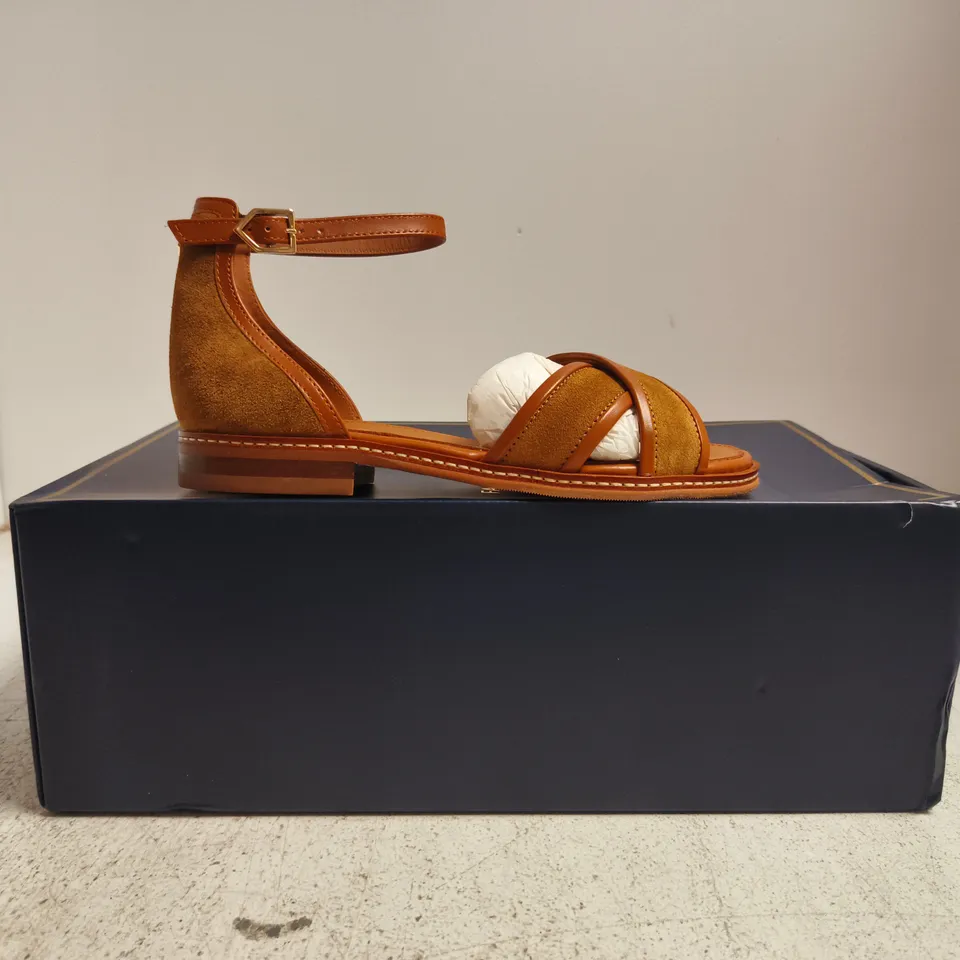 BOXED PAIR OF FAIRFAX & FAVOR WOMENS VELENCIA SANDALS IN TAN SUEDE SIZE UK 3
