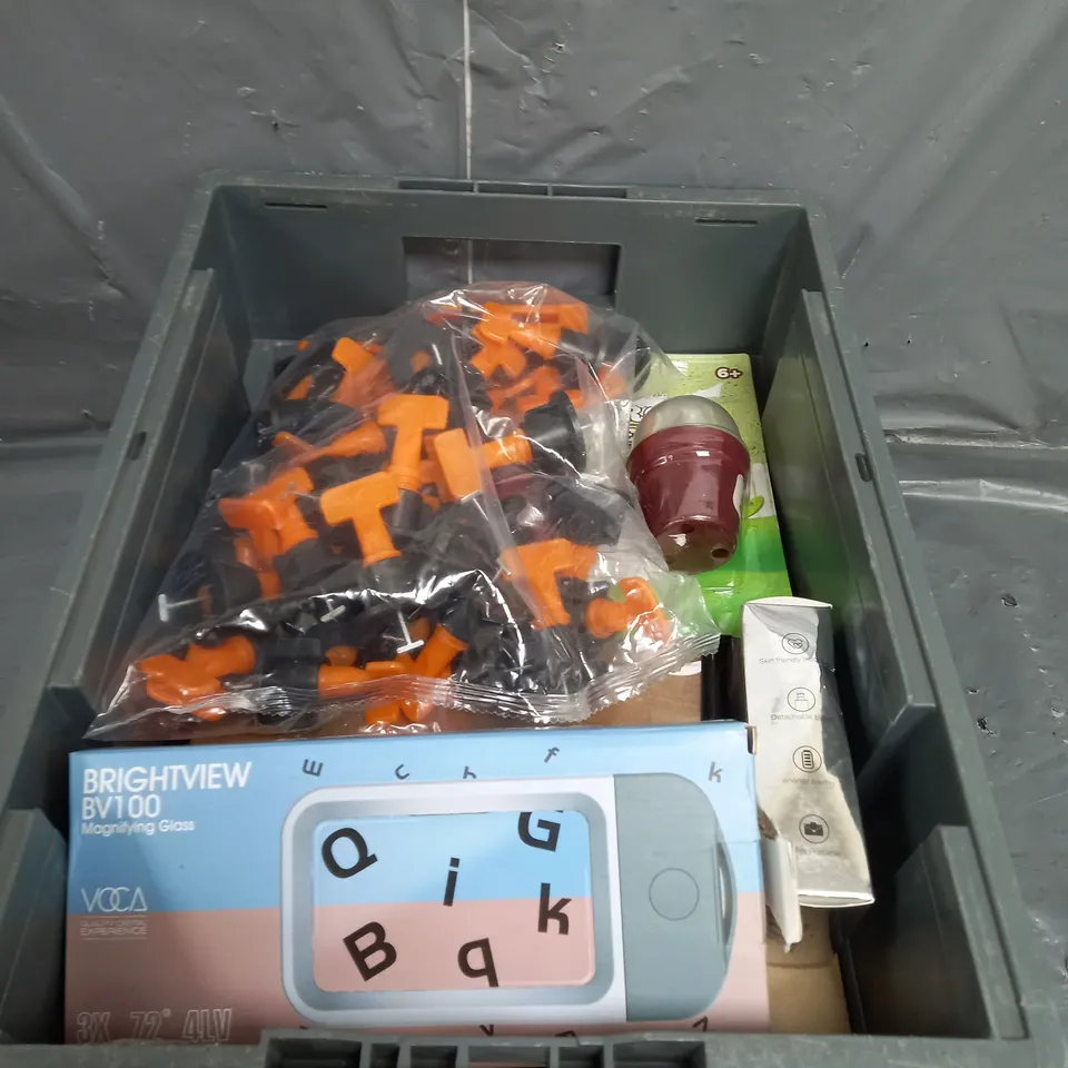 APPROXIMATELY 10 ASSORTED HOUSEHOLD ITEMS TOO INCLUDE MAGNIFYING GLASS , NOSE TRIMMER , PICTURE FRAME , ETC 