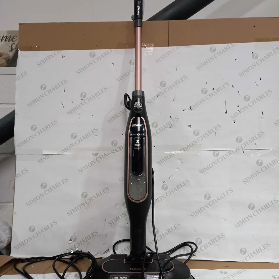 SHARK STEAM SCRUBBER WITH STEAM BLAST S7201
