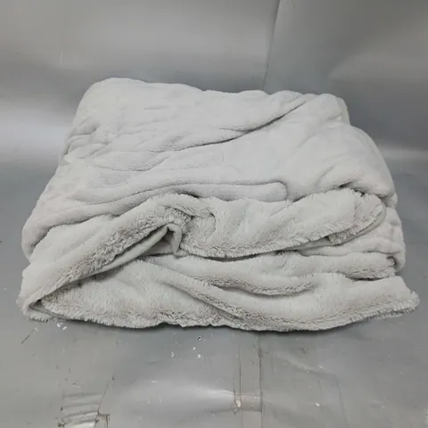 BOXED COZEE HOME VELVETSOFT HEATED THROW IN LIGHT GREY