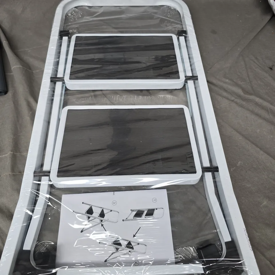 STEPLADDER 