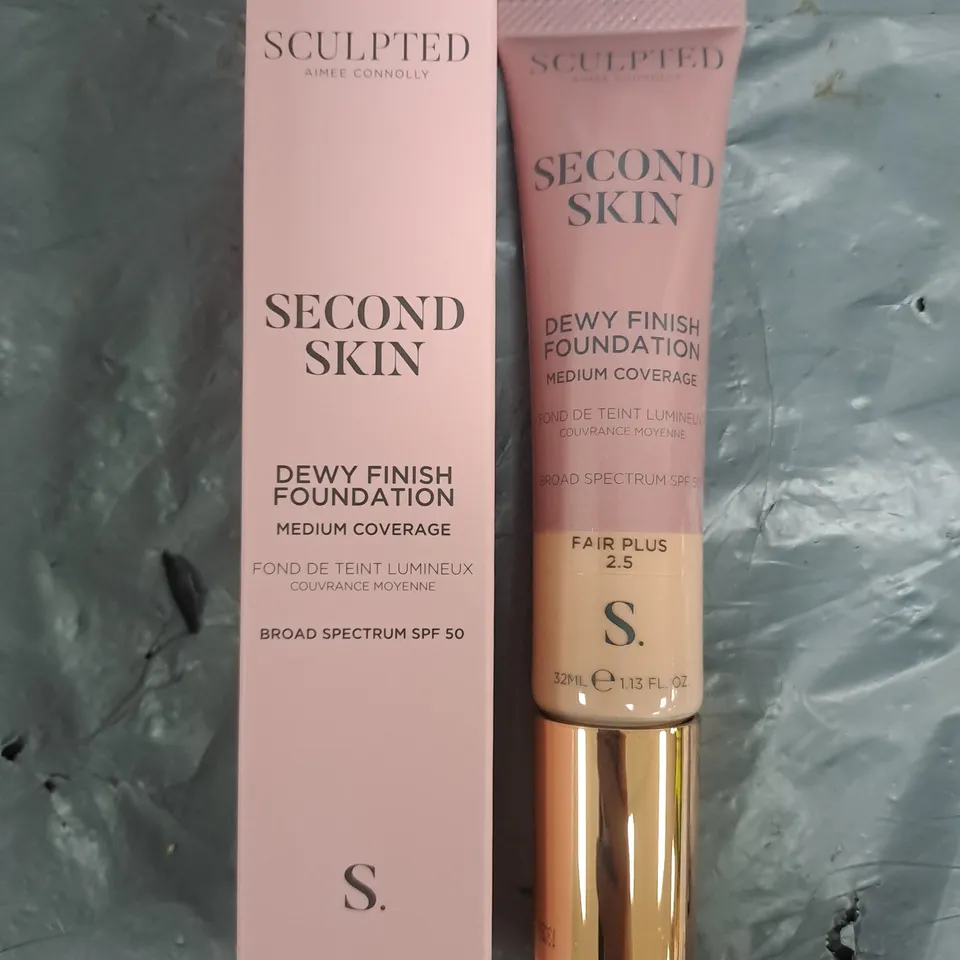 SCULPTED BY AIMEE CONNOLLY SECOND SKIN DEWY FINISH FOUNDATION - FAIR PLUS 2.5 (32ML)