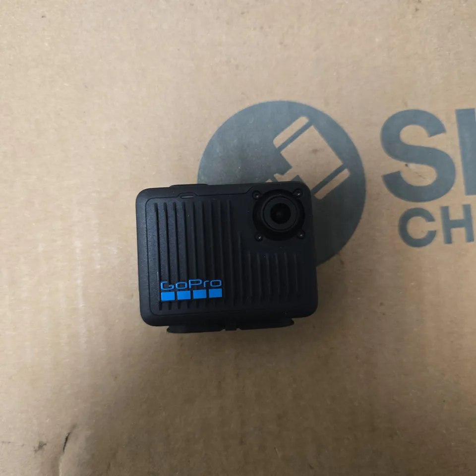 GOPRO HERO ACTION CAMERA – BLACK WITH MOUNTS & USB CABLE