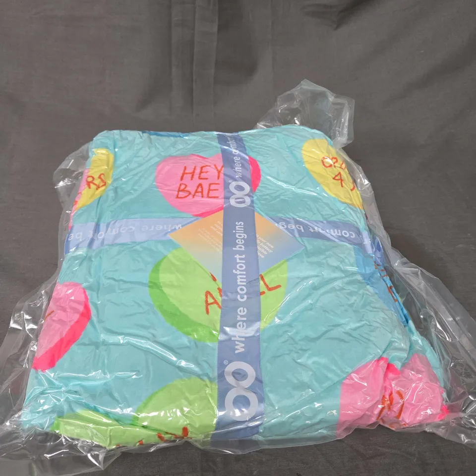 SEALED OODIE OVERSIZED HOODED BLANKET - LOVE HEARTS