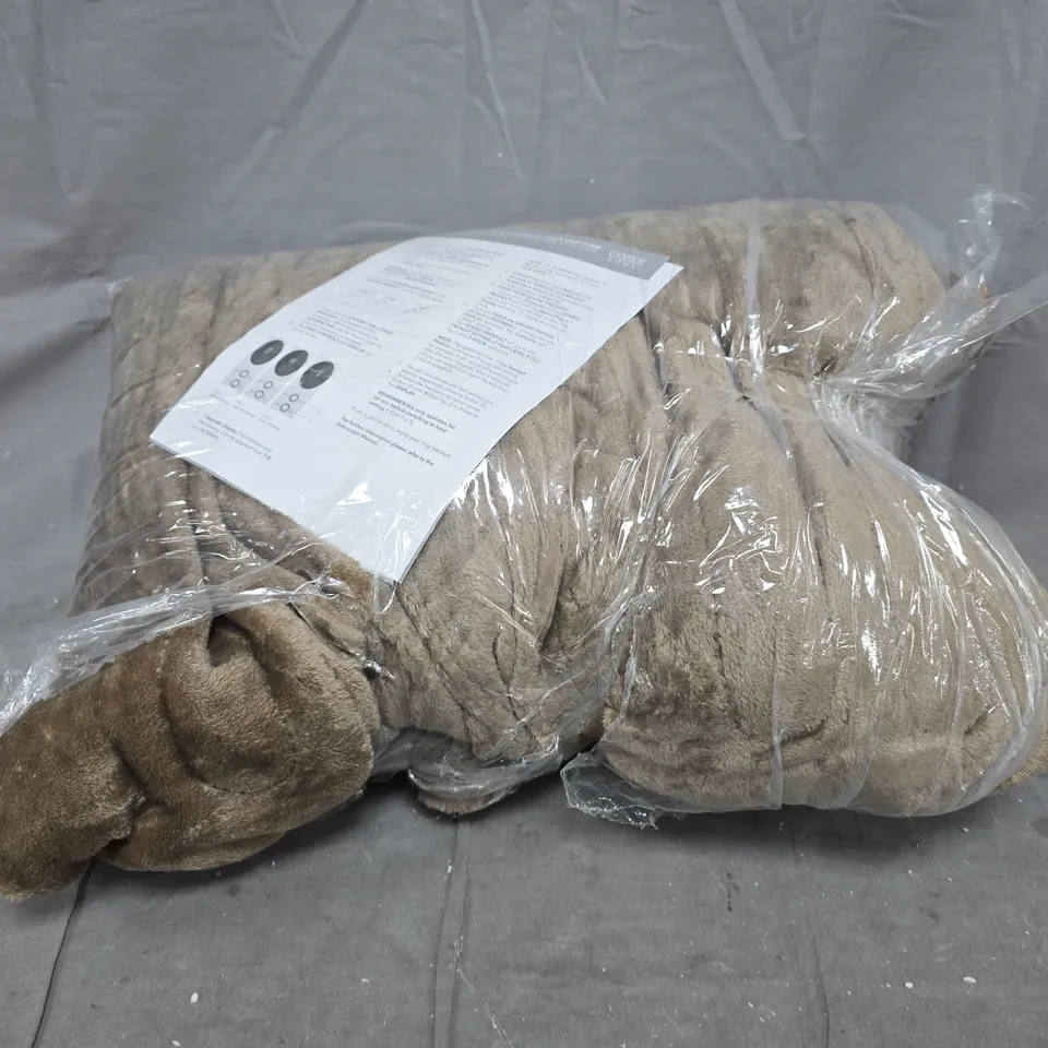 BOX OF APPROXIMATELY 4 ASSORTED HOUSEHOLD ITEMS TO INCLUDE HEATED BLANKET, ETC - COLLECTION ONLY