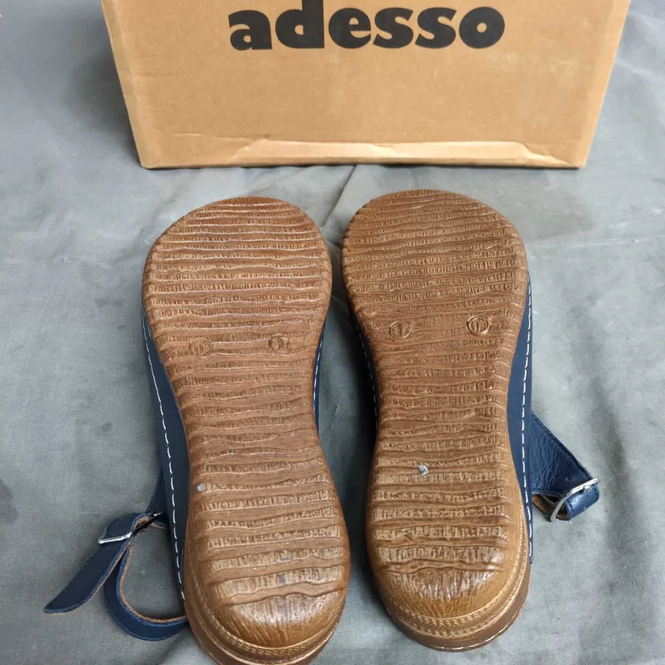 ADESSO NAVY LEATHER SANDALS – WOMEN'S SIZE 37