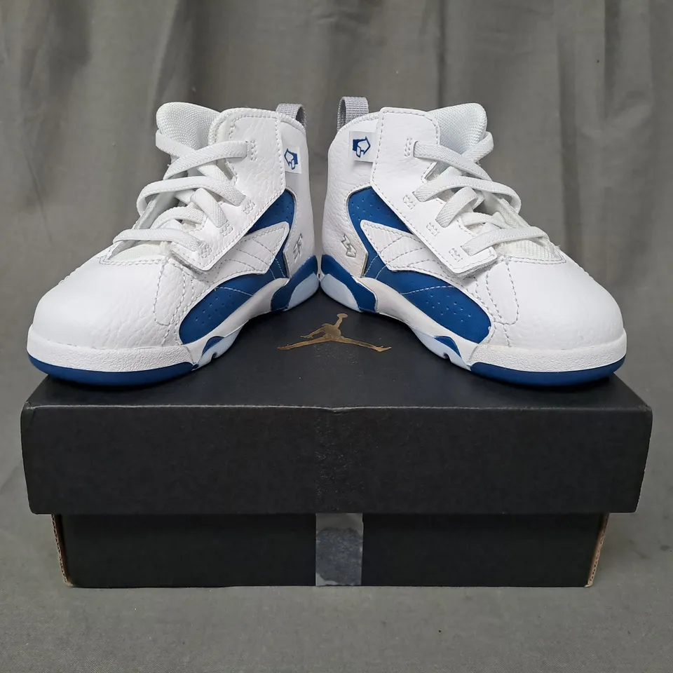 BOXED PAIR OF NIKE JORDAN MVP KIDS SHOES IN WHITE/BLUE UK SIZE 7.5