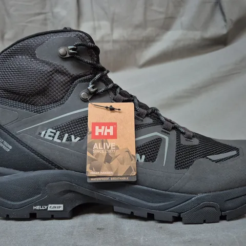 BOXED PAIR OF HELLY HANSEN CASCADE MID ANKLE BOOTS IN BLACK UK SIZE 10