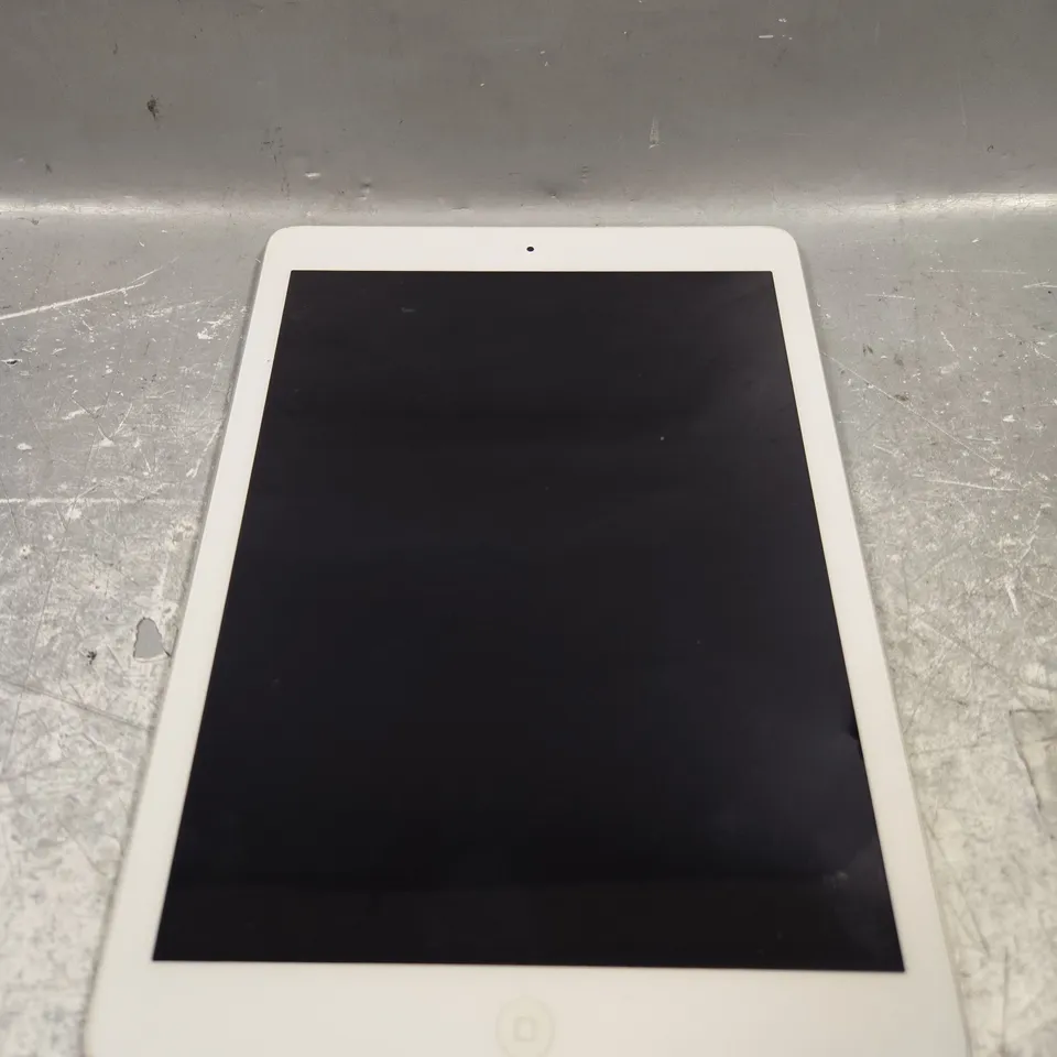 APPLE IPAD AIR TABLET - A1474 