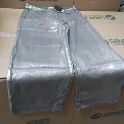 BOXED BRAND NEW APPROXIMATELY 13 JD WILLIAMS METALLIC WIDE LEG JEANS SILVER SIZE 14