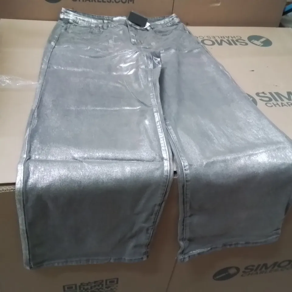 BOXED BRAND NEW APPROXIMATELY 13 JD WILLIAMS METALLIC WIDE LEG JEANS SILVER SIZE 14