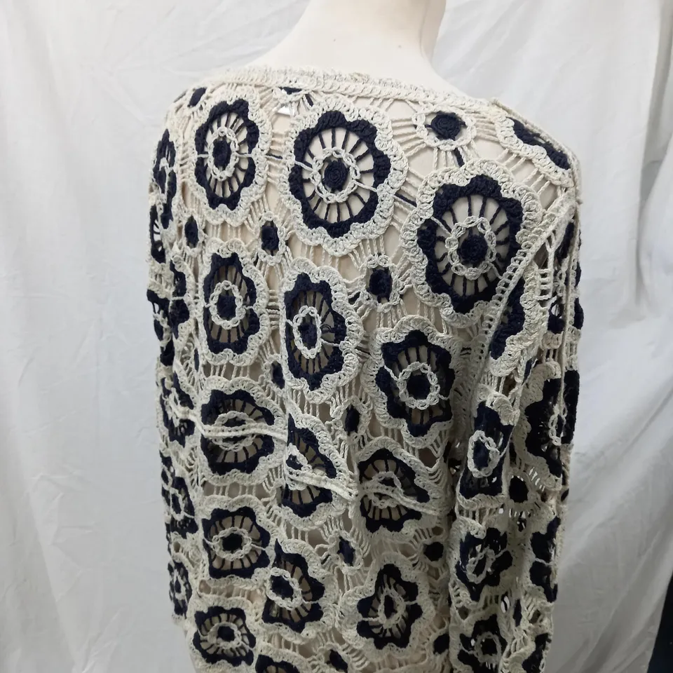 CRÈME & NAVY THIN JUMPER / CARDIGAN 