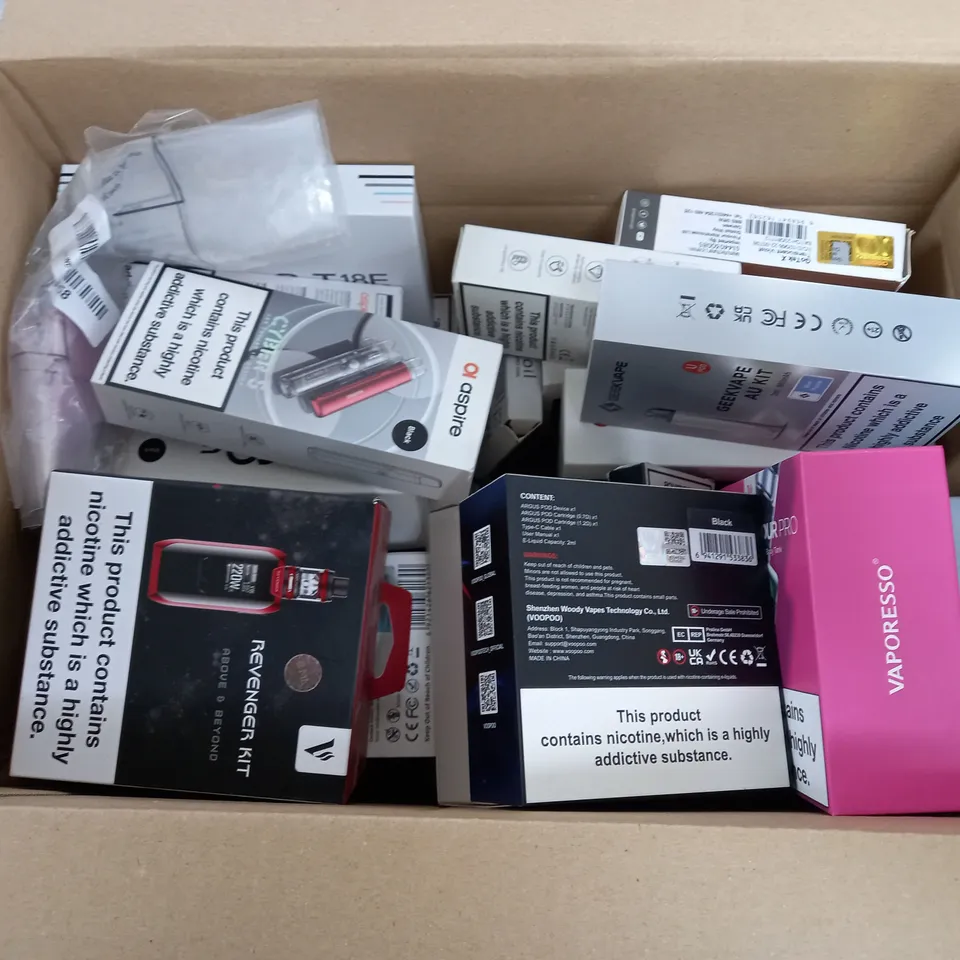 ASSORTED 40 E-CIGARATTES TO INCLUDE INNOKIN ENDURA T1811, GEEKVAPE B60, AND GEEKVAPE 1FC ETC.