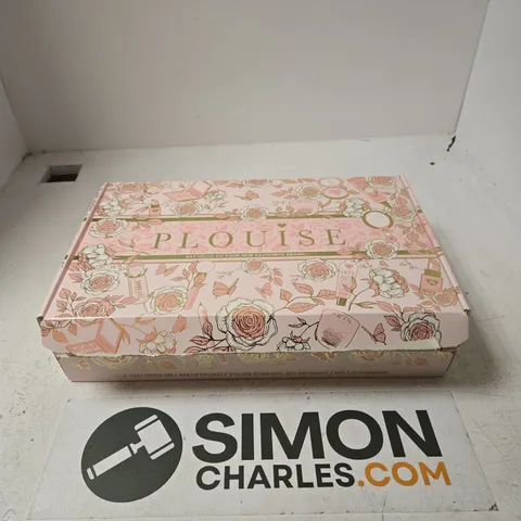 P LOUISE MAKE-UP SET – PINK FLORAL BOXED COSMETICS COLLECTION