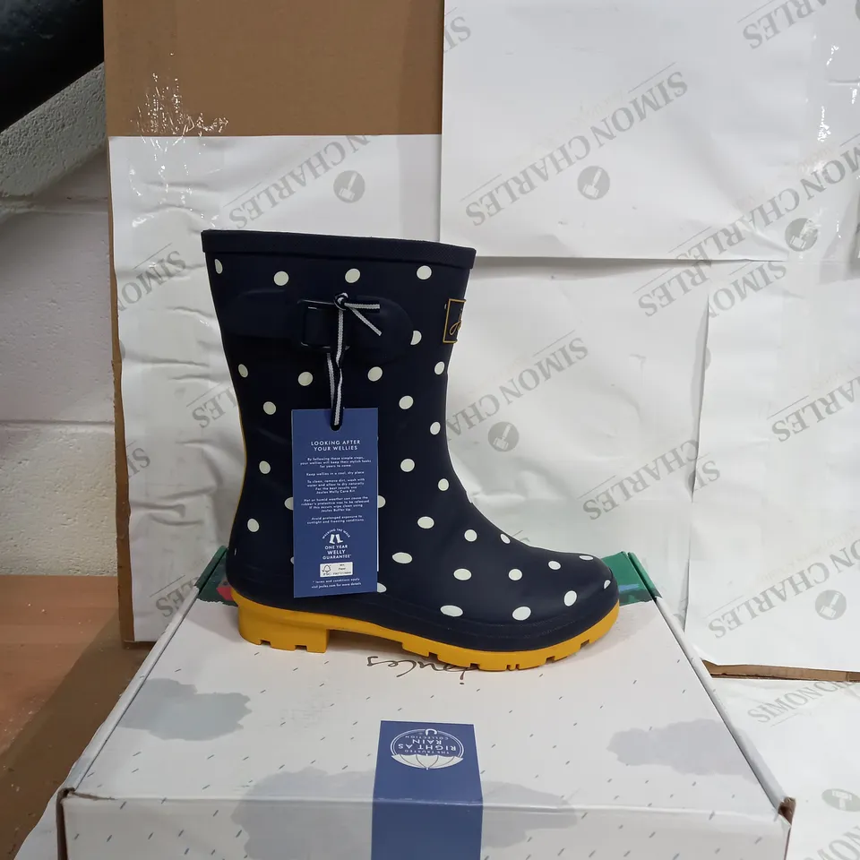 PAIR OF JOULES MOLLY WELLY NAVY/WHITE/YELLOW - UK SIZE 5