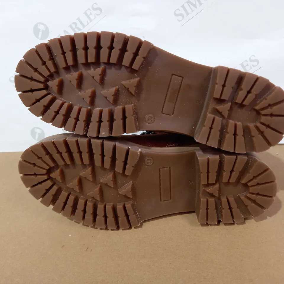 ADESSO TAN RESISTANCE HIKING BOOTS - SIZE 6 UK