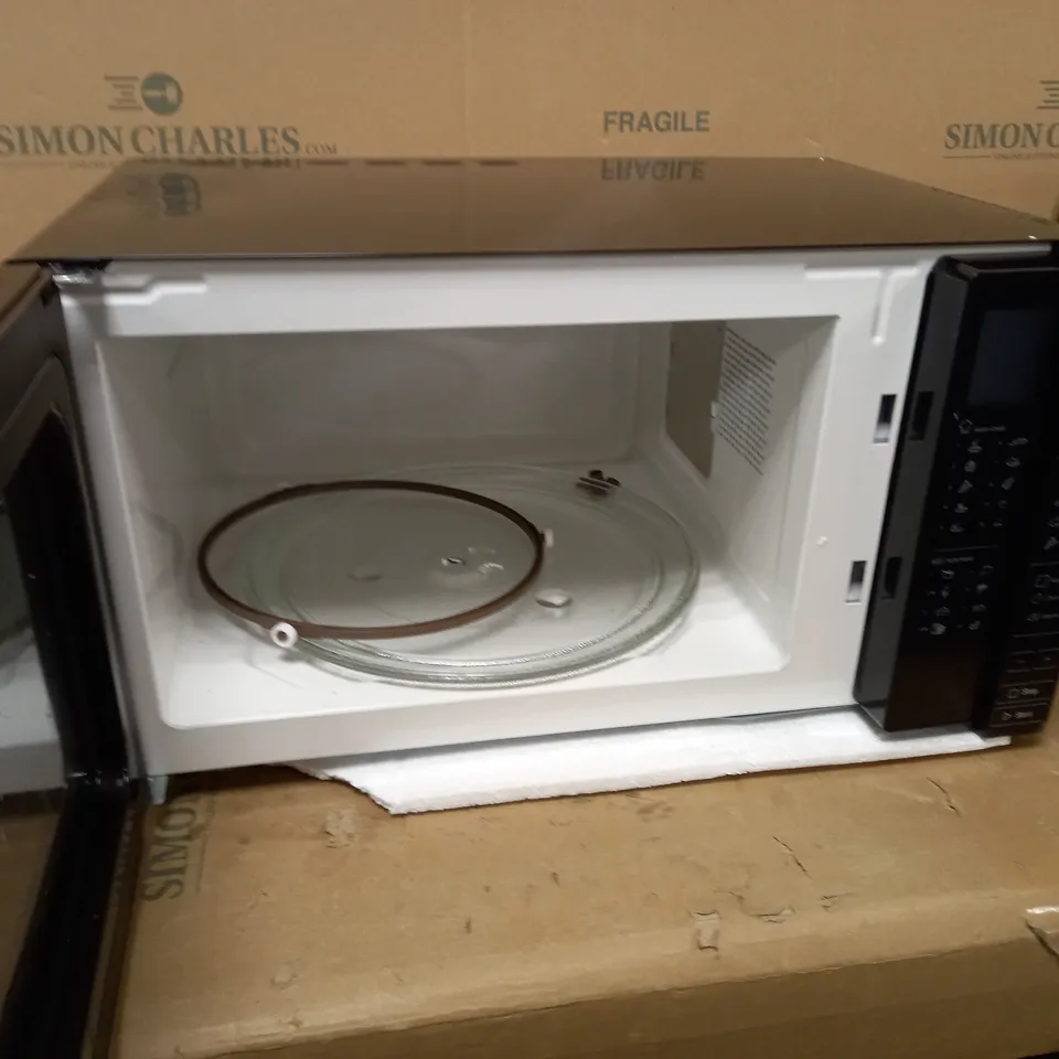 HOTPOINT MWH 301 B FREESTANDING COOK MICROWAVE, 900W