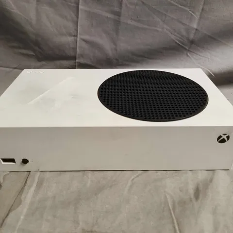XBOX SERIES S GAMES CONSOLE IN WHITE - MODEL 1883 (CONSOLE ONLY)