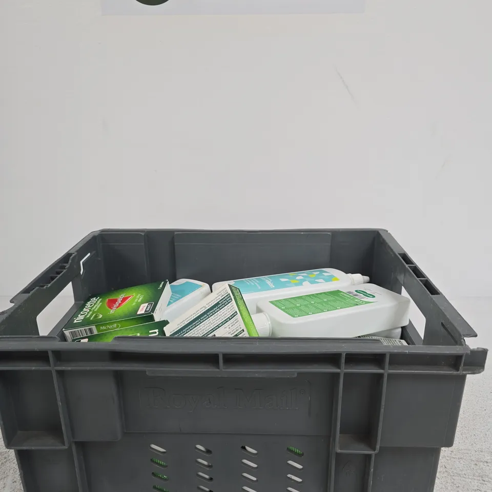 TOTE OF APPROXIMATELY 10 ASSORTED ITEMS INCLUDING RENU MULTI-PURPOSE SOLUTION, EVERLER REFRESH AND SPECSAVERS MULTIPURPOSE