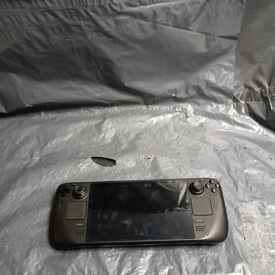VALVE STEAM DECK HAND HELD GAMING CONSOLE WITH CASE 