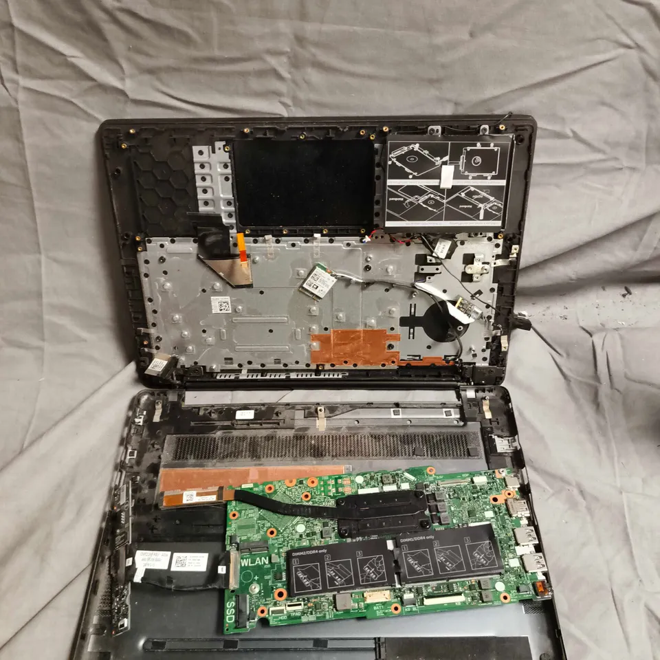 DELL LAPTOP – OPEN CHASSIS WITH INTERNAL PCB EXPOSED (PARTS/REPAIR)