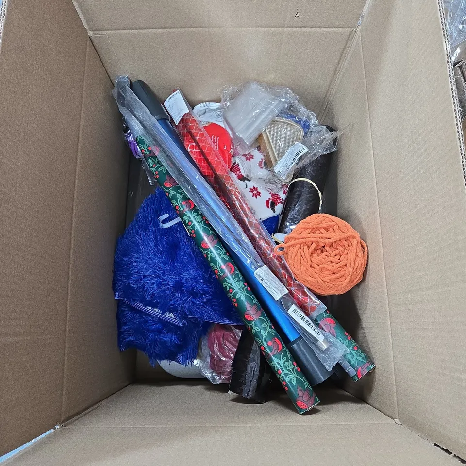 APPROXIMATELY 15 ASSORTED HOUSEHOLD PRODUCTS TO INCLUDE A FRIDGE REPLACEMENT SHELF, MOLDING CLAY, FAIRY LEMON WIPES & WALLPAPER 