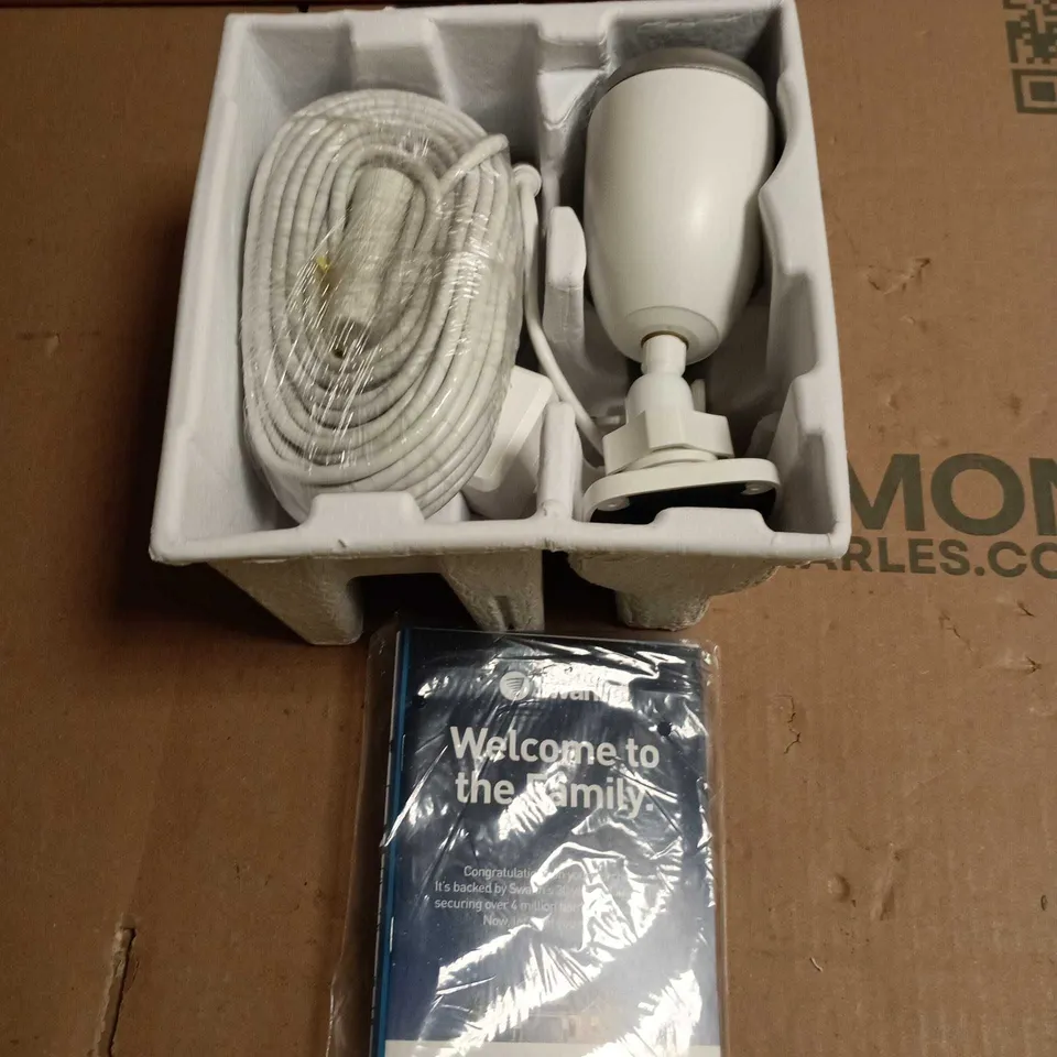 SWANN 2K OUTDOOR WI-FI SPOTLIGHT SECURITY CAMERA – BOXED