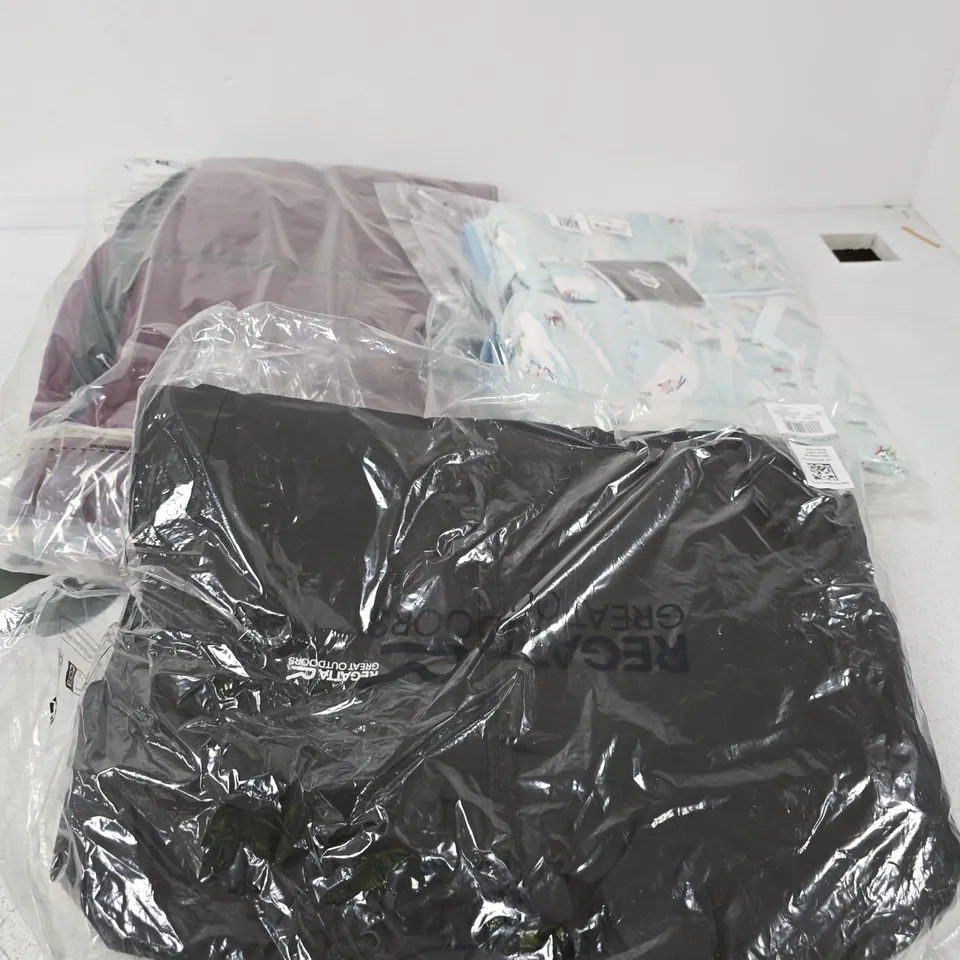 APPROXIMATELY 17 ASSORTED BRAND NEW REGATTA CHILDRENS CLOTHING ITEMS IN VARIOUS SIZES, STYLES & COLOURS TO INCLUDE FRELTON JACKET, HIGHTON JACKET ETC