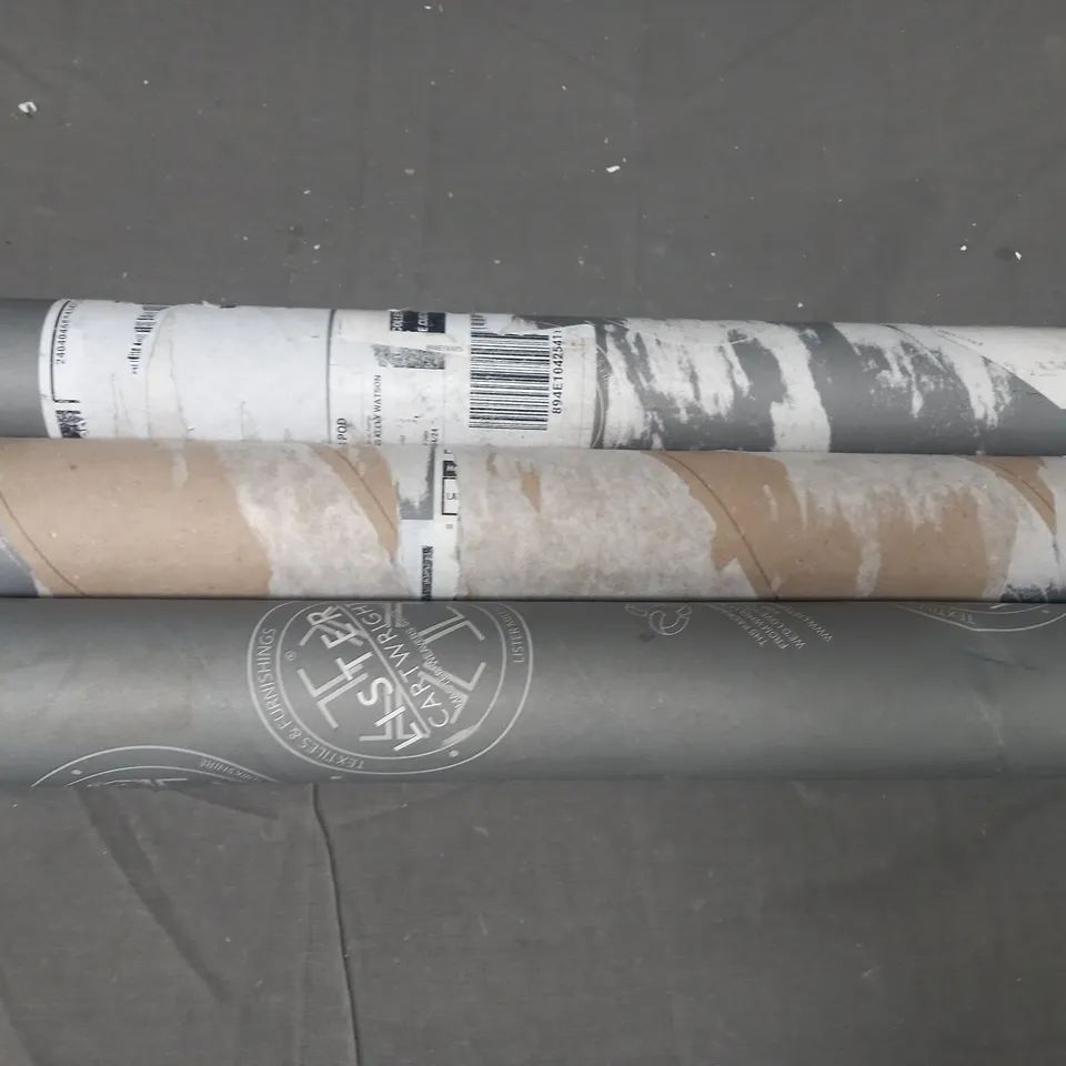 3 ASSORTED ROLLER BLINDS TO INCLUDE GREY MARBLE PRINTED (60 X 140CM), AND GREY TRELLIS PRINTED (60 X 140CM) - COLLECTION ONLY