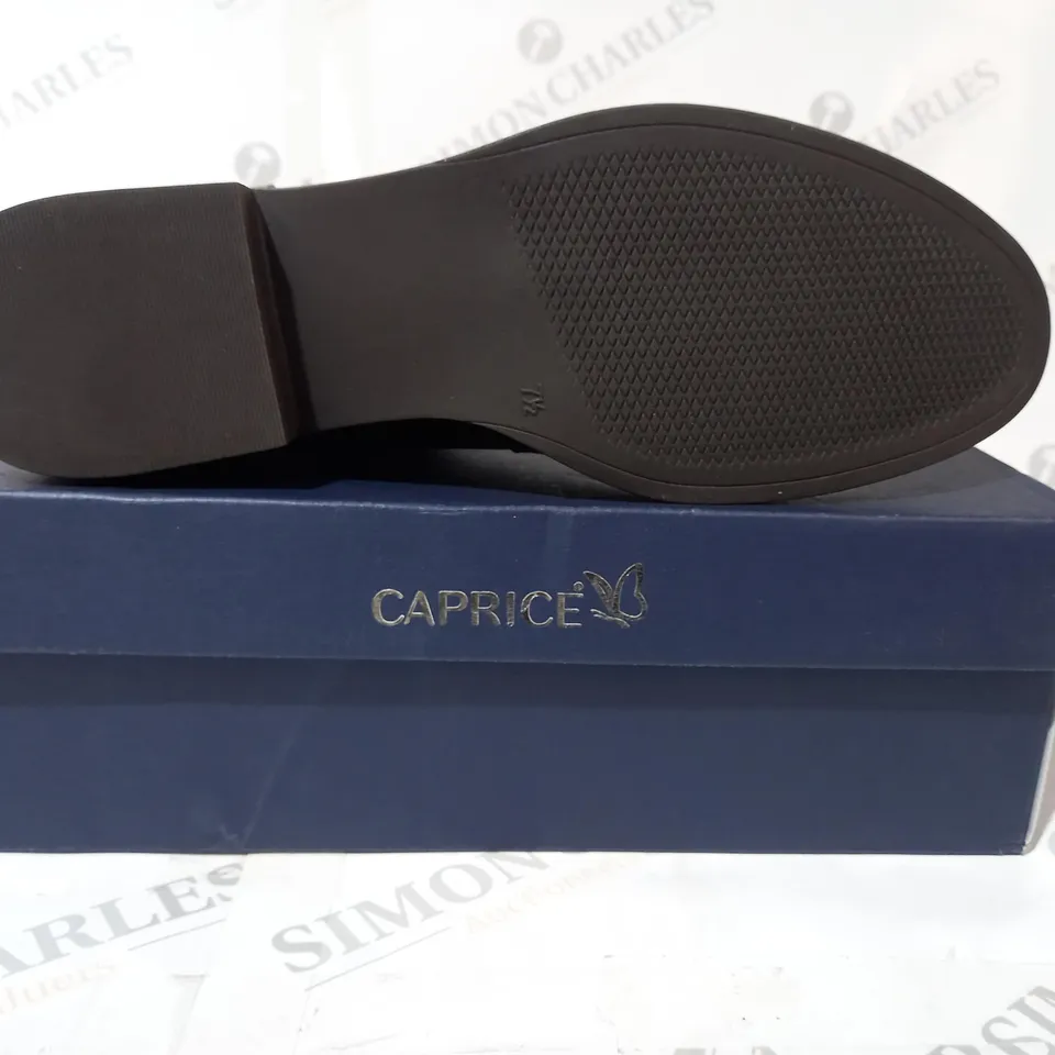 BOXED PAIR OF CAPRICE ANKLE BOOTS IN CHESTNUT UK SIZE 7.5