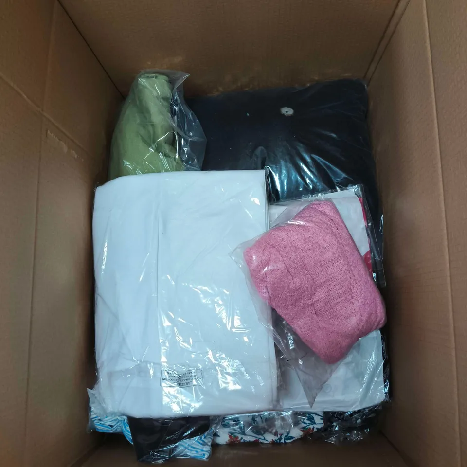 BOX OF APPROXIMATELY 25 ASSORTED CLOTHING ITEMS TO INCLUDE ANAMOR, CHARLOTTE WEST, AUBURN ETC