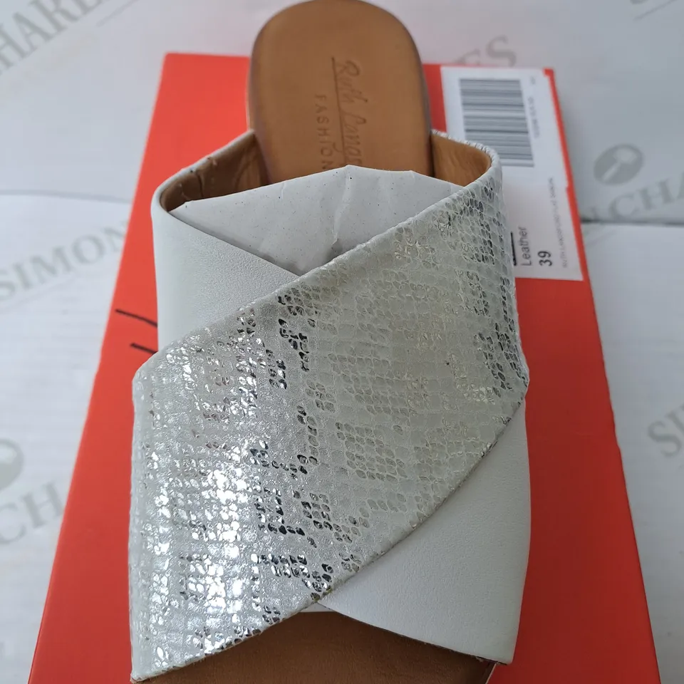 BOXED PAIR OF RUTH LANGSFORD FLAT SLIDE SANDALS IN SILVER WHITE SIZE 6
