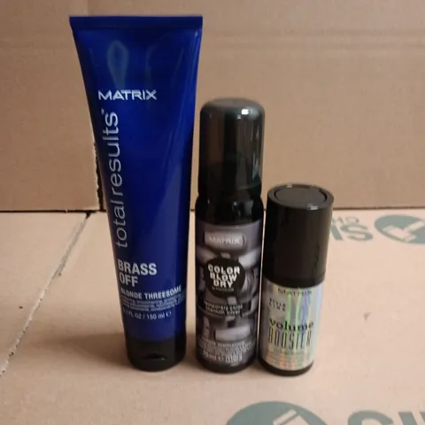 BOX OF APPROXIMATELY 50 MATRIX HAIRCARE PRODUCTS TO INCLUDE BRASS OFF PROTECTING CREAMS, TEMPORARY COLOUR SPRAYS AND VOLUME BOOSTERS