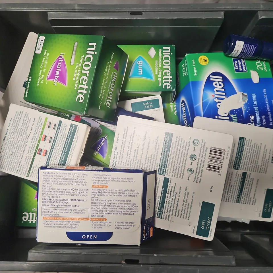 APPROXIMATELY 20 ASSORTED SMOKING PREVENTION AIDS TO INCLUDE NICORETTE GUM, NICORETTE SPRAY, NICOTINELL LOZENGES, ETC - COLLECTION ONLY