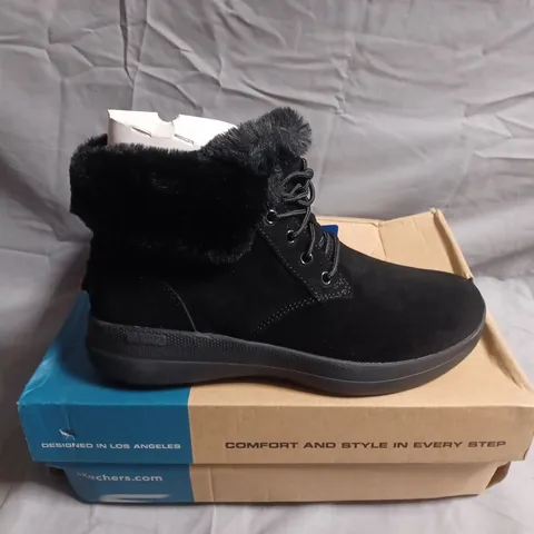 BOXED PAIR OF SKECHERS BLACK FUR-LINED ANKLE BOOTS - UK SIZE 5.5